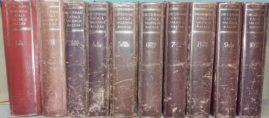DICCIONARI CATALÀ-VALENCIÀ-BALEAR. Inventari lexicogràfic i etimològic de la llengua catalana en totes les seves formas literàries i dialectals. 10 Vo