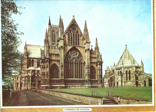 LA SAGRADA BÍBLIA MÁS BELLA DEL MUNDO Octavo volumen dedicado a los MONUMENTOS RELIGIOSOS